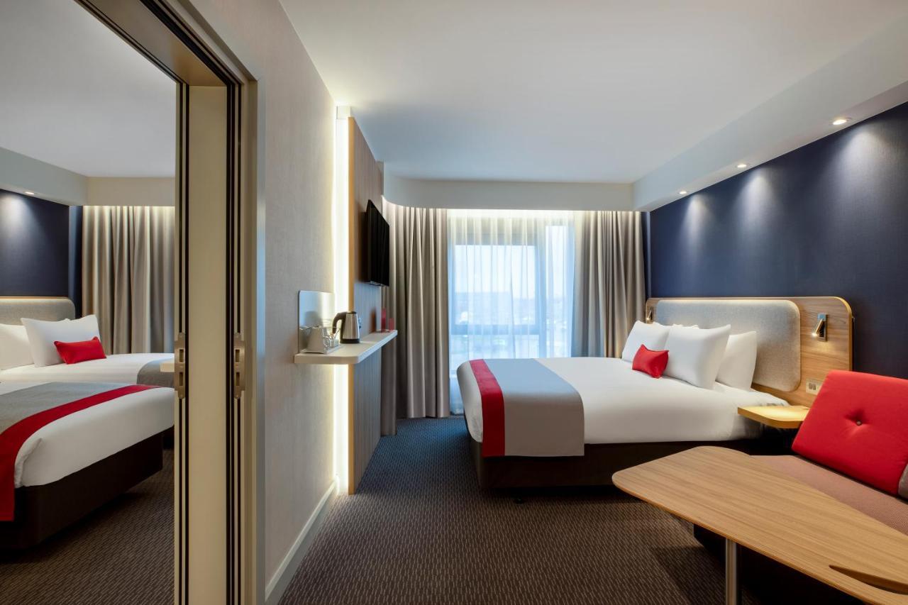 Holiday Inn Express Cambridge West - Cambourne By Ihg 외부 사진