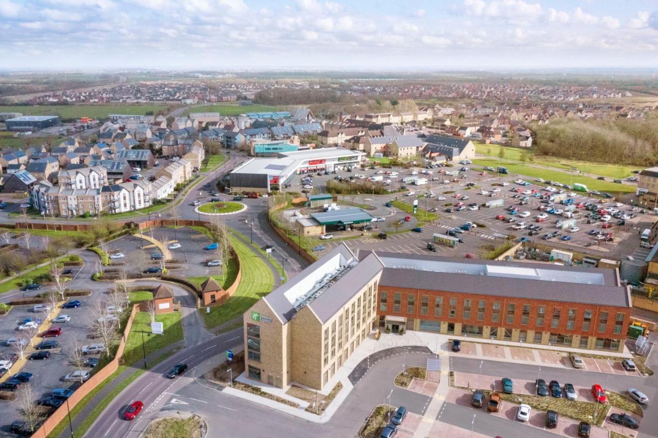 Holiday Inn Express Cambridge West - Cambourne By Ihg 외부 사진
