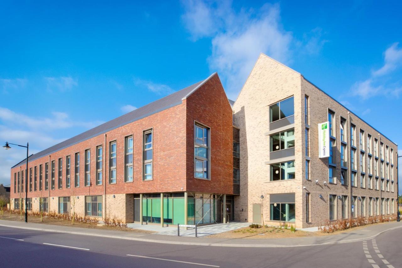 Holiday Inn Express Cambridge West - Cambourne By Ihg 외부 사진