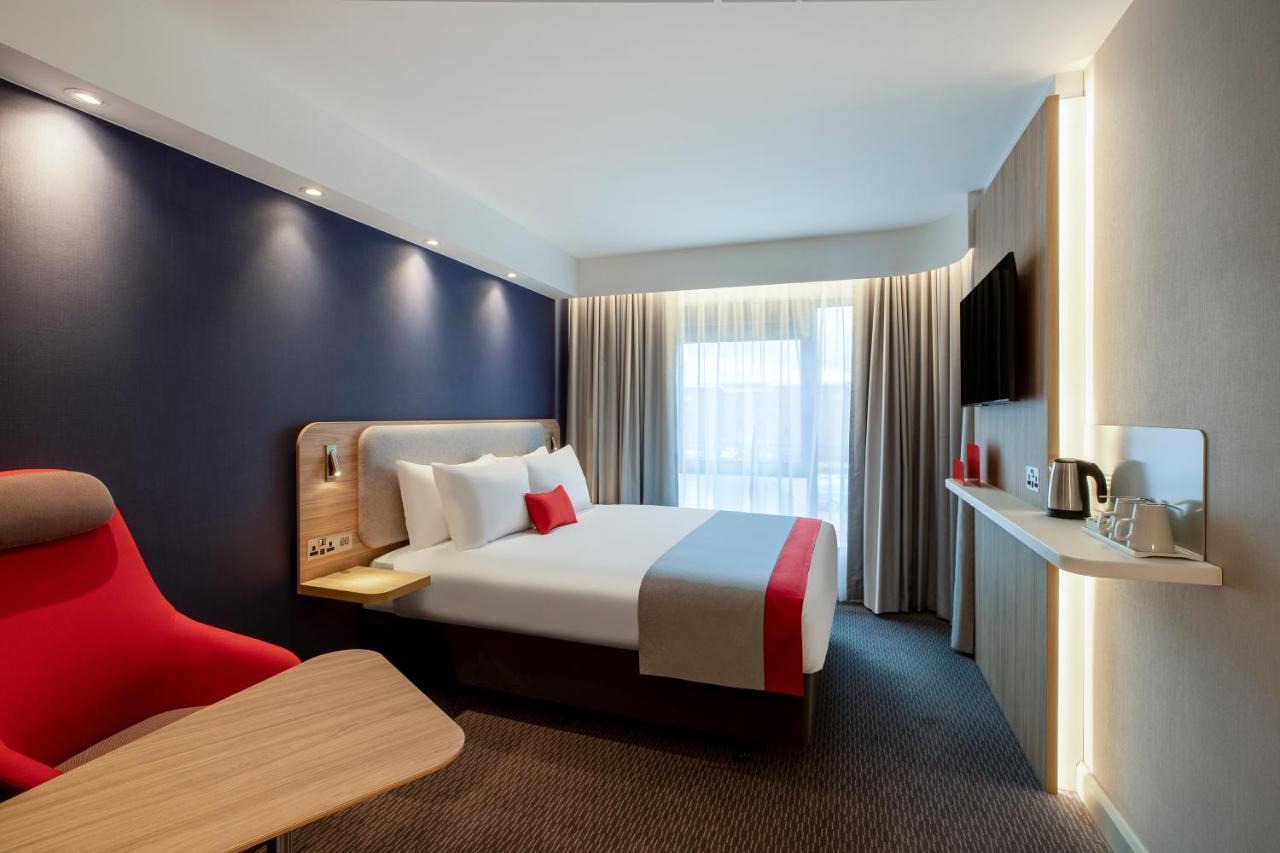 Holiday Inn Express Cambridge West - Cambourne By Ihg 외부 사진